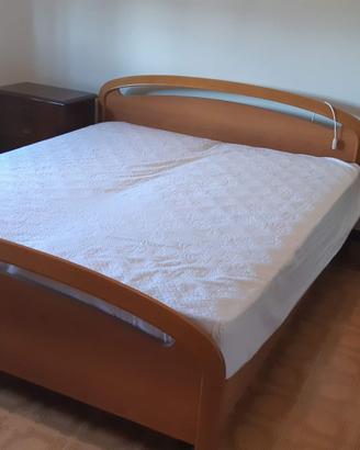 amera matrimoniale con letto armadio e comodini