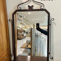 Specchio con bordo in ferro battuto