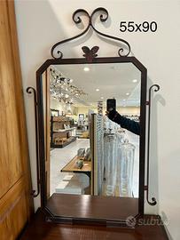 Specchio con bordo in ferro battuto