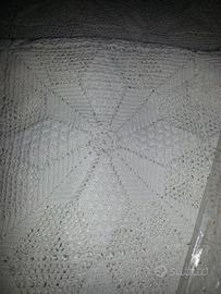 Coperta matrimoniale lavorata all' uncinetto
