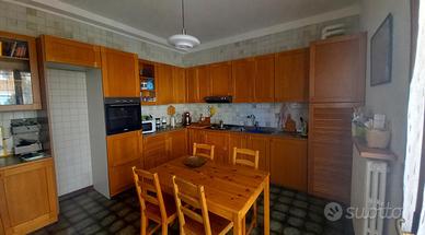cucina fatta da falegname 