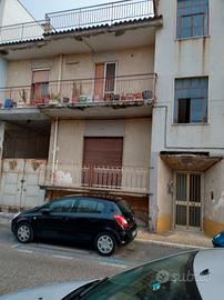 Immobile bifamiliare da ristrutturare