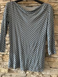 Maglia con scollo a barchetta e maniche tre quarti