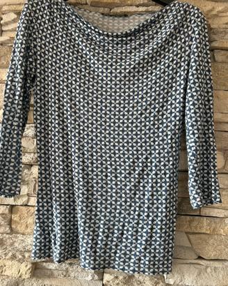 Maglia con scollo a barchetta e maniche tre quarti
