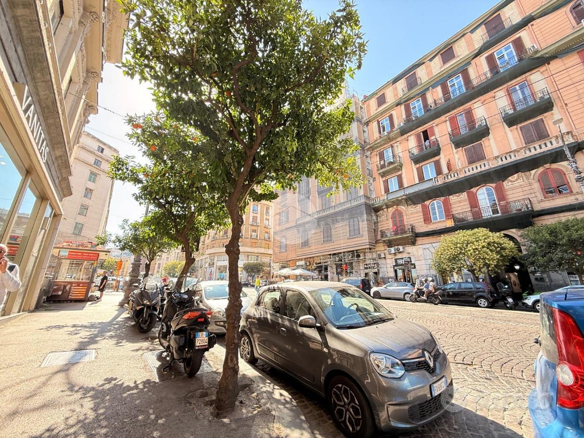NEGOZIO A NAPOLI - Vista 2