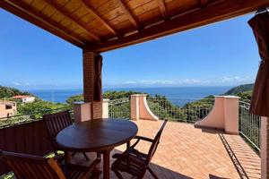 Casa indipendente di 180 m² con 4 locali e posto a
