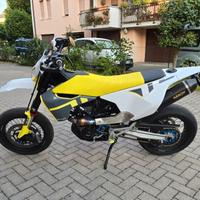 Husqvarna 701 supermoto