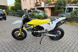 Husqvarna 701 supermoto