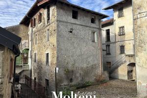 Rustico / Casale di 180 m² con 3 locali a Bellano