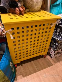 Contenitore Ikea in legno con rotelle