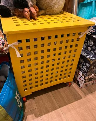 Contenitore Ikea in legno con rotelle