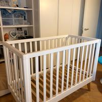 Lettino per neonati in legno