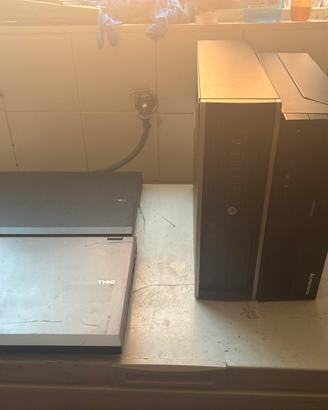 Quattro computer( 2 fissi e 2 portatili)