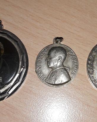 3 medaglie. Madonna Bonora, Pio XII, Cassa Savona