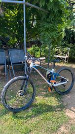 Mondraker superfoxy carbon r