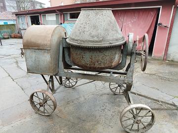 Betoniera elettrica 250 litri del 1954