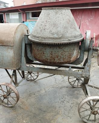 Betoniera elettrica 250 litri del 1954