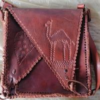 Borsa da tracolla lavorata a mano in cuoio