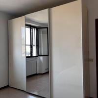 Armadio con ante scorrevoli