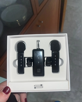2 microfoni wireless con recettore a tre uscite