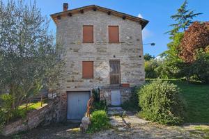CASA SEMINDIPENDENTE A PERUGIA