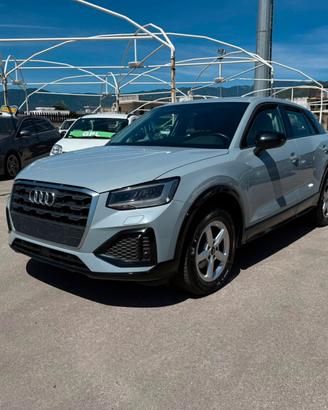 Audi Q2 30 TDI cockpit led carplay