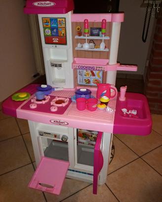 Cucina giocattolo 