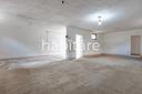 magazzino-finestrato-con-rampa-di-accesso