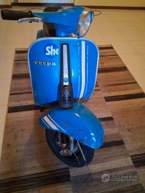 Splendida Vespa 50 del 1974, icona d'epoca