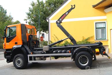Iveco trakker ad190t33w 4x4 con gancio scarrabile 