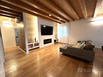 SPINEA CENTRO RECENTE VILLA SINGOLA DISPOSTA SU UN