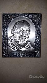 un quadretto raffigurante Padre Pio