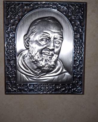 un quadretto raffigurante Padre Pio