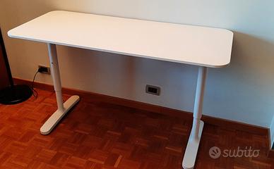 scrivania bianca IKEA