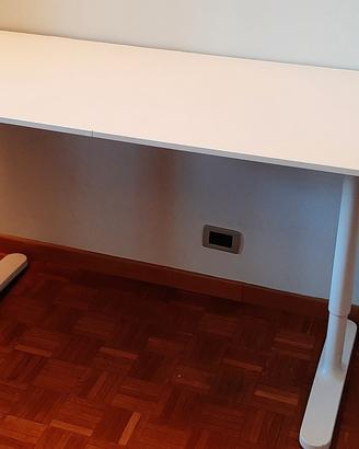 scrivania bianca IKEA