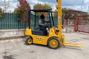 S34 - Muletto Hyster portata 25 q.li