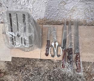 Ceppo con 4 coltelli 1 forbice