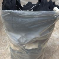 Sacco di vestiti di marca