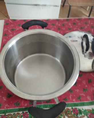 Pentola con coperchio  