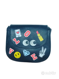 Borsina nera trendy con stickers alla moda