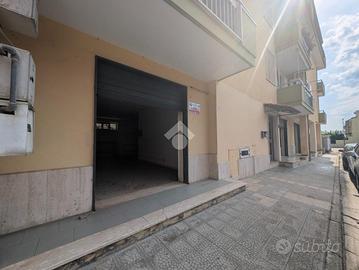 NEGOZIO A PORTICO DI CASERTA