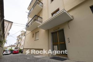 TRILOCALE CON AMPIO TERRAZZO