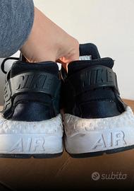 Nike huarache nere e suola bianca shop
