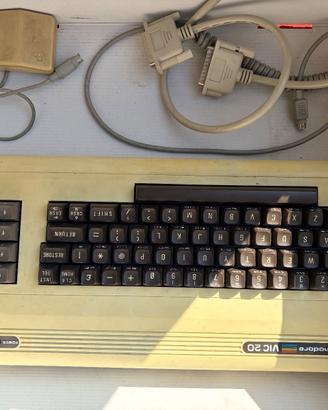 Commodore VIC-20 vintage + mouse Apple anni ’80 –