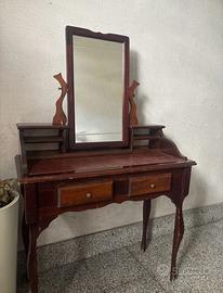 Toeletta vintage in legno con specchio orientabile