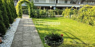 3 locai con giardino e box doppio