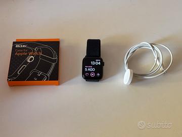 Orologio smartwatch Apple SE 44mm e custodia