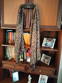 Calda sciarpa abbastanza ampia maculata