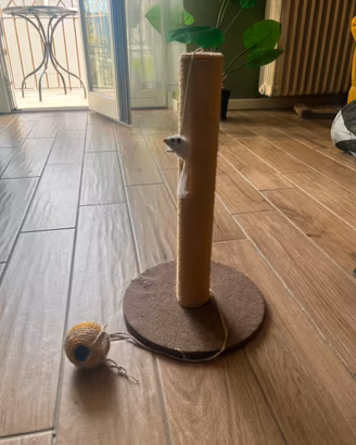 Piccolo tiragraffi per gatti