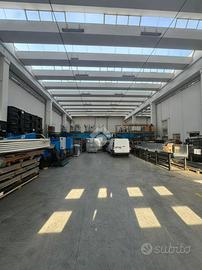 CAPANNONE A CAROBBIO DEGLI ANGELI